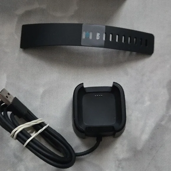 Fitbit Versa Smart Watch - Picture 6 of 7